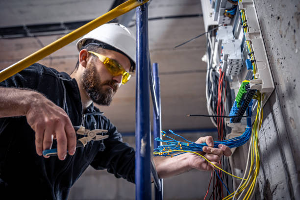 Best Licensed Electrician  in West Crossett, AR